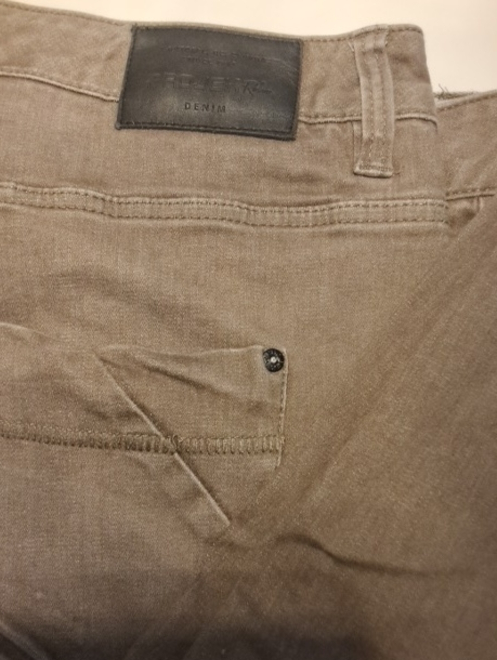 Men's Brown Denim Jeans - Slim Cut.